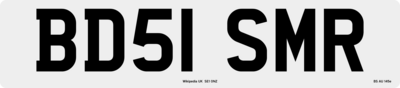Номерной знак Великобритании стандарта 2001 года (передний)